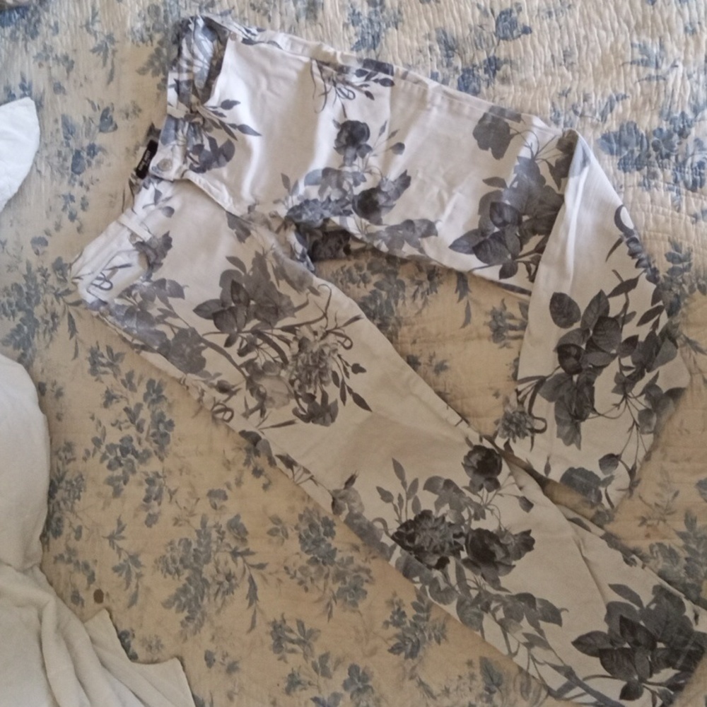 NINE WEST FLORAL SKINNY ANKLE JEANS